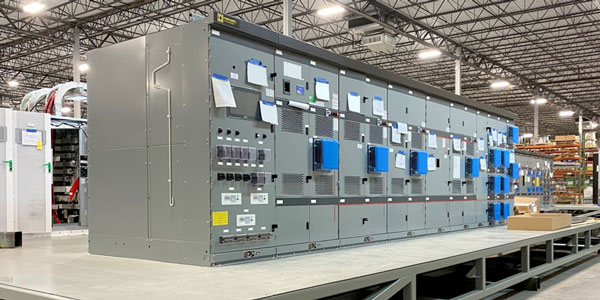 کف کاذب اتاق برق به همراه معرفی انواع کفهای کاذب اتاق برق باکیفیت و مرغوب و تجهیزات نصب آن توسط نصاب حرفه ای با مشاوره رایگان و سفارش آنلاین کف کاذب اتاق برق کف کاذب اتاق برق چیست مزایای استفاده از کف کاذب اتاق برق آروست نکات مهم در انتخاب کف کاذب اتاق برق قیمت کف کاذب اتاق برق انواع کف کاذب برای اتاق برق نحوه ثبت سفارش و خرید کف کاذب اتاق برق آروست - اتاق‌های برق ساختمان‌های صنعتی