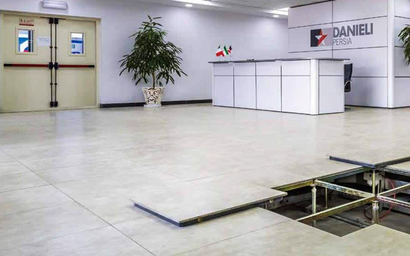 تایل فلزی و معرفی بهترین انواع تایل ها از جنس فلز و لیست قیمت تایل های فلزی و خرید تایل فلزی از آروست با مشاوره رایگان و سفارش آنلاین قیمت تایل آلومینیومی 60*60 تایل آلومینیومی سوراخ دار قیمت هر متر مربع تایل بین کابینتی قیمت تایل بین کابینتی طرح سنگ لیست قیمت تایل آلومینیومی قیمت سقف کاذب فلزی - کاربرد در فضاهای اداری و تجاری