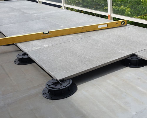 کف کاذب و معرفی بهترین کف های کاذب با لیست قیمت و خرید کف کاذب و بررسی هزینه نصب انواع کف کاذب در آروست با مشاوره رایگان و سفارش آنلاین - انعطافپذیری و قابلیت تنظیم